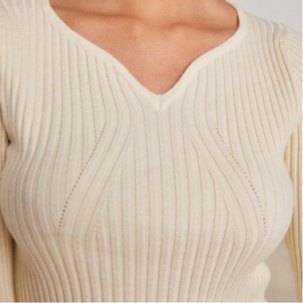 NEW notch collar plunge crop sweater - Picture 6 of 13